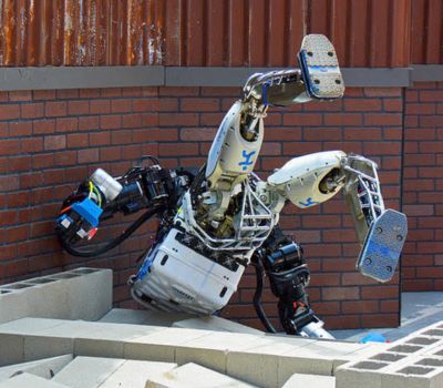 Għaliex ir-Robots Umanojdi jibqgħu jaqgħu filwaqt li l-bnedmin rari jagħmlu?
